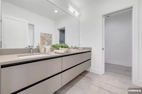 Bath - 9 Feldman Ct, Paramus, NJ 07652 photo 4 of 5
