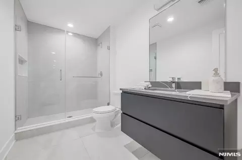 Bath - 9 Feldman Ct, Paramus, NJ 07652 photo 5 of 5