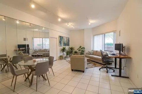 108 Harmon Cove Tower, Secaucus, NJ 07094