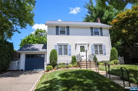270 Kensington Rd, River Edge, NJ 07661