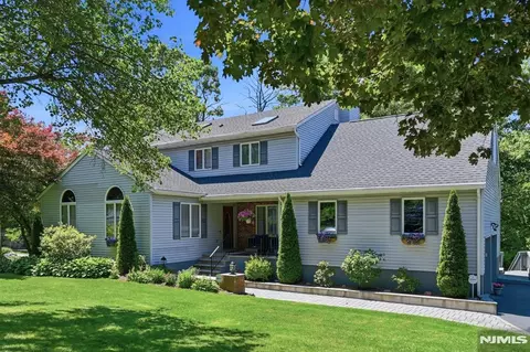 18 Tice Rd, Hewitt, NJ 07421