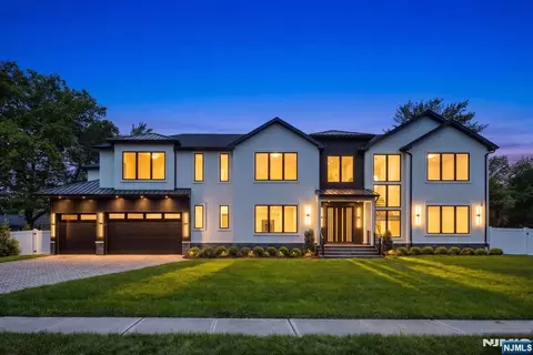 155 Truman Ter, Paramus, NJ 07652