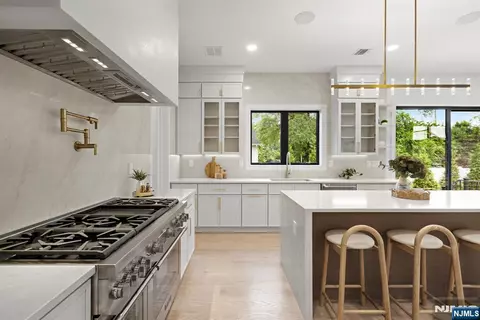 Kitchen - 155 Truman Ter, Paramus, NJ 07652 photo 2 of 2