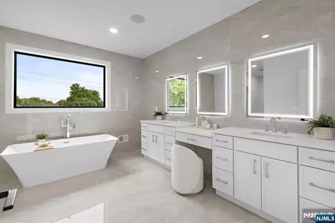 Bath - 155 Truman Ter, Paramus, NJ 07652 photo 2 of 6