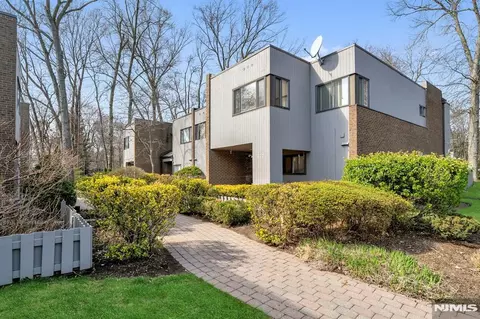 207 Pond Ter #4D, Township Of Washington, NJ 07676