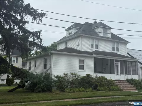 31 Wood Pl, Dumont, NJ 07628