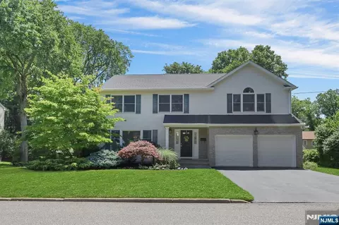 25 Hollywood Ave, Emerson, NJ 07630