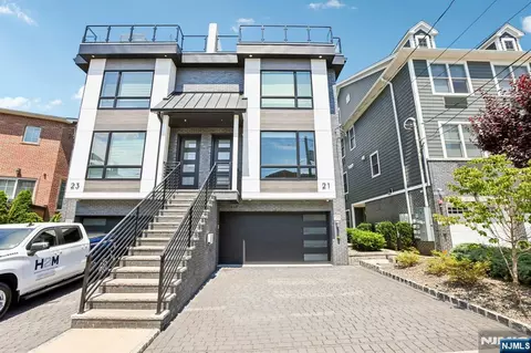 21 Cumbermeade Rd, Fort Lee, NJ 07024
