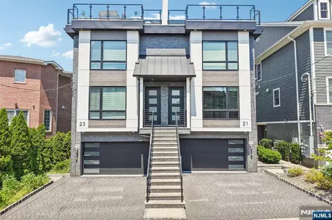 21 Cumbermeade Rd, Fort Lee, NJ 07024
