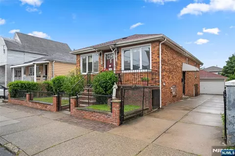 209 8th St, Fairview, NJ 07022