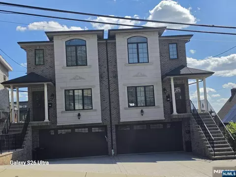 304 E Palisades Blvd, Palisades Park, NJ 07650