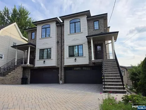 304 E Palisades Blvd, Palisades Park, NJ 07650