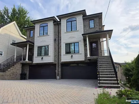 304 E Palisades Blvd, Palisades Park, NJ 07650