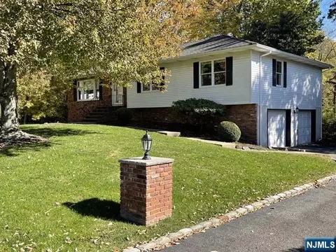 101 S Colonial Dr, Harrington Park, NJ 07640