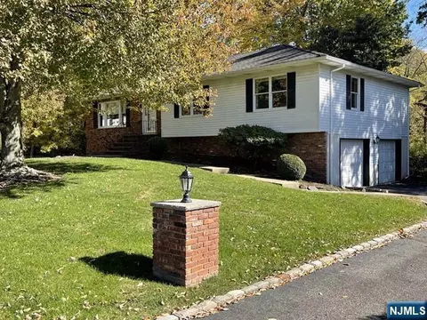 101 S Colonial Dr, Harrington Park, NJ 07640