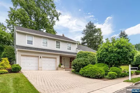 329 Glenwood Ave, Leonia, NJ 07605