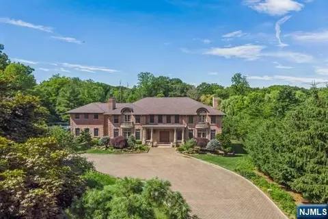31 Marie Major Dr, Alpine, NJ 07620