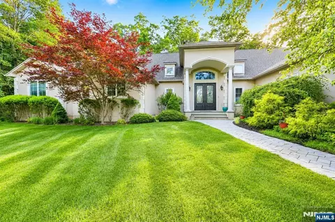 41 Wildwood Rd, Saddle River, NJ 07458