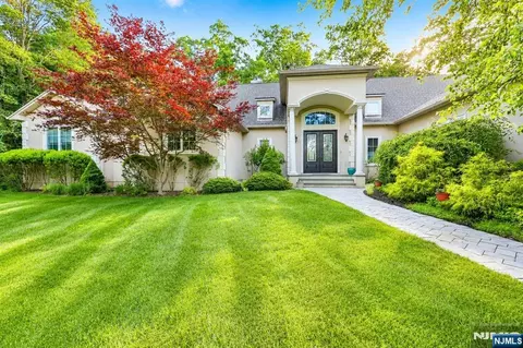 41 Wildwood Rd, Saddle River, NJ 07458