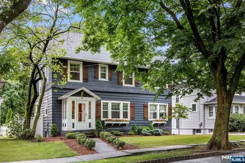 19 Forest Ave, Verona, NJ 07044