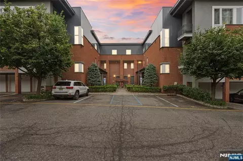 1600 Kaufer Ln #3, Fort Lee, NJ 07024