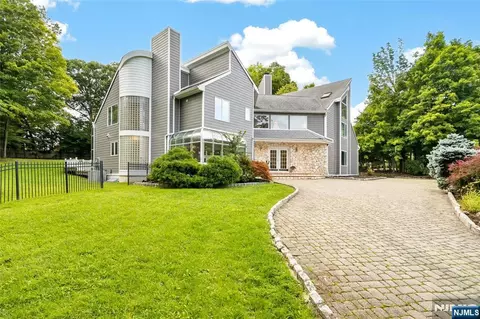 14 James Brite Cir, Mahwah, NJ 07430