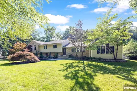 61 Brookview Dr, Woodcliff Lake, NJ 07677