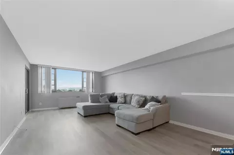250 Gorge #21E, Cliffside Park, NJ 07010