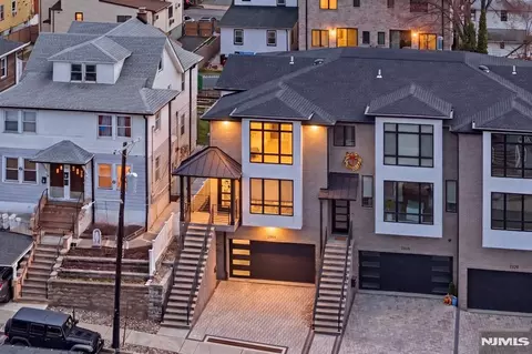 256 7th St # A, Palisades Park, NJ 07650