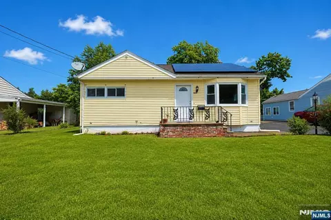 1429 Washington Ave, Pompton Lakes, NJ 07442