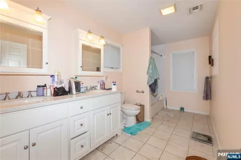 Bath - 139 Mohawk Trl, Wayne, NJ 07470 photo 2 of 2