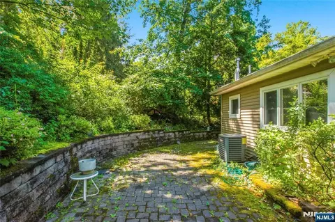 Exterior - 139 Mohawk Trl, Wayne, NJ 07470 photo 5 of 7