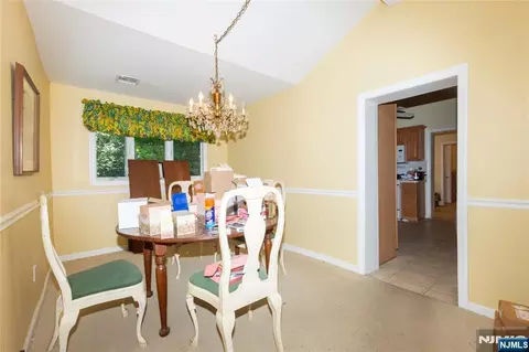 Dining - 139 Mohawk Trl, Wayne, NJ 07470 photo 2 of 2