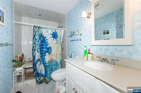 Bath - 139 Mohawk Trl, Wayne, NJ 07470 photo 1 of 2
