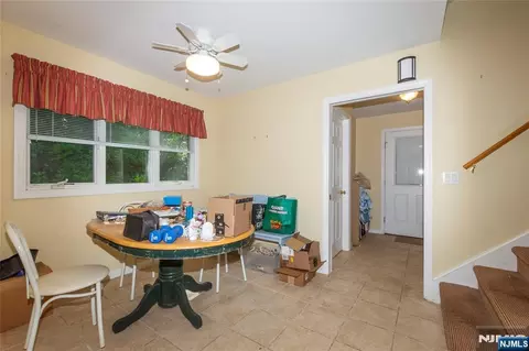 Entry Way - 139 Mohawk Trl, Wayne, NJ 07470 photo 2 of 2