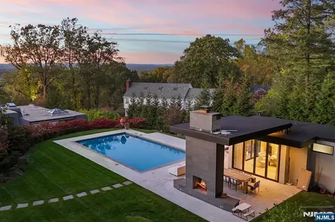 8 Stanton Rd, Tenafly, NJ 07670