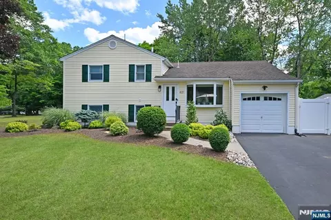 621 Stanley Pl, River Vale, NJ 07675