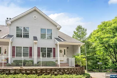 94 Heather Ln, Wyckoff, NJ 07481