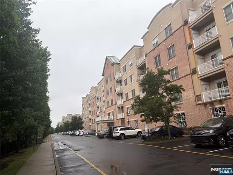 1110 Windsor Park Ct, Englewood, NJ 07631