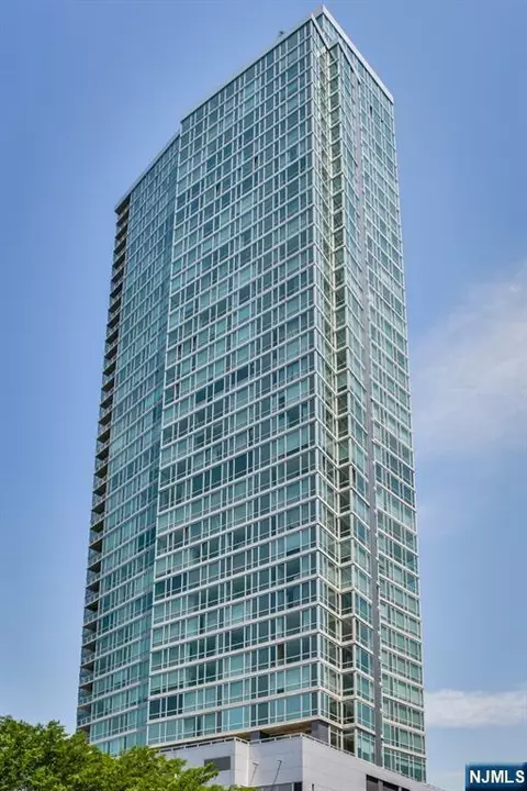 2 2nd St #801, Jersey City, NJ 07302