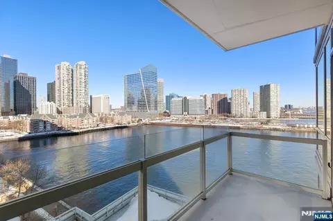 2 2nd St #801, Jersey City, NJ 07302