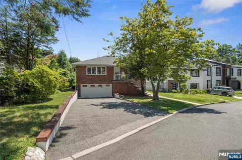 2 Henry St, Englewood Cliffs, NJ 07632