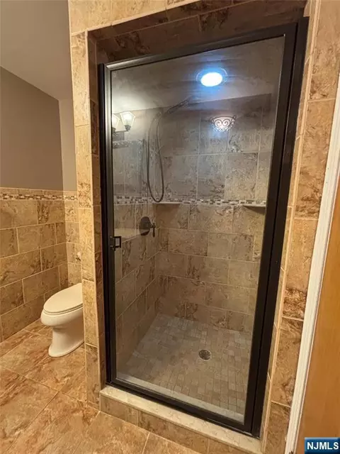 Bath - 140 Euclid Ave #1G, Hackensack, NJ 07601 photo 2 of 3