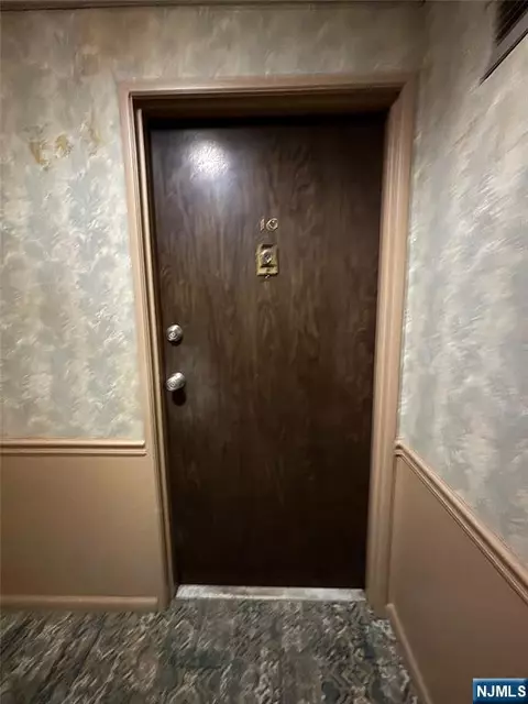 Entry Way - 140 Euclid Ave #1G, Hackensack, NJ 07601 photo 2 of 3