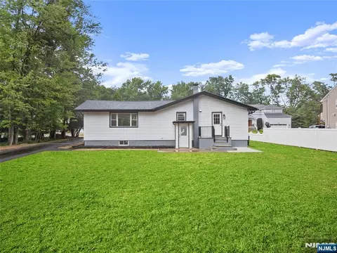 100 Pier Ln, Fairfield, NJ 07004
