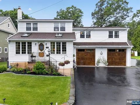43 Dairy St, Midland Park, NJ 07432