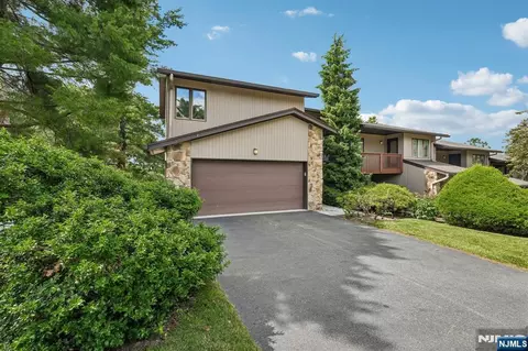 19 Cedar Wood Ter, Woodland Park, NJ 07424
