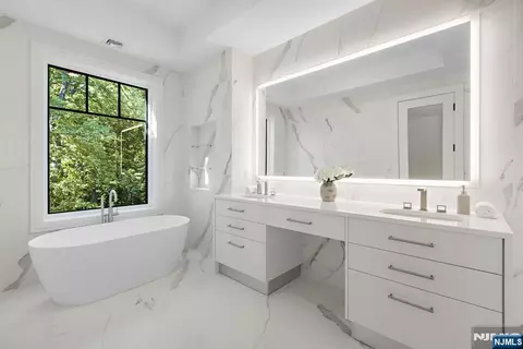 Bath - 2 Stone Bridge Ct, Demarest, NJ 07627 photo 1 of 4