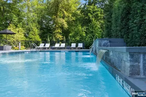 Exterior - 2 Stone Bridge Ct, Demarest, NJ 07627 photo 3 of 3