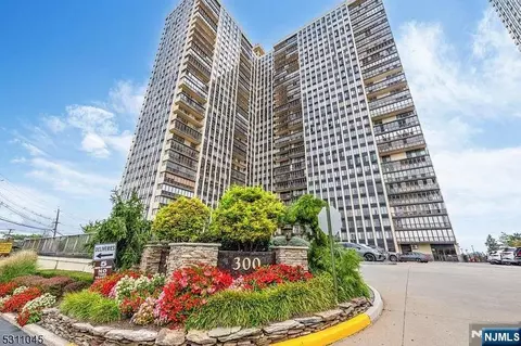 300 Winston Dr #C3111, Cliffside Park, NJ 07010